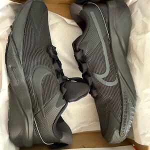 Boys Nike Star Runner 4 PS in Black